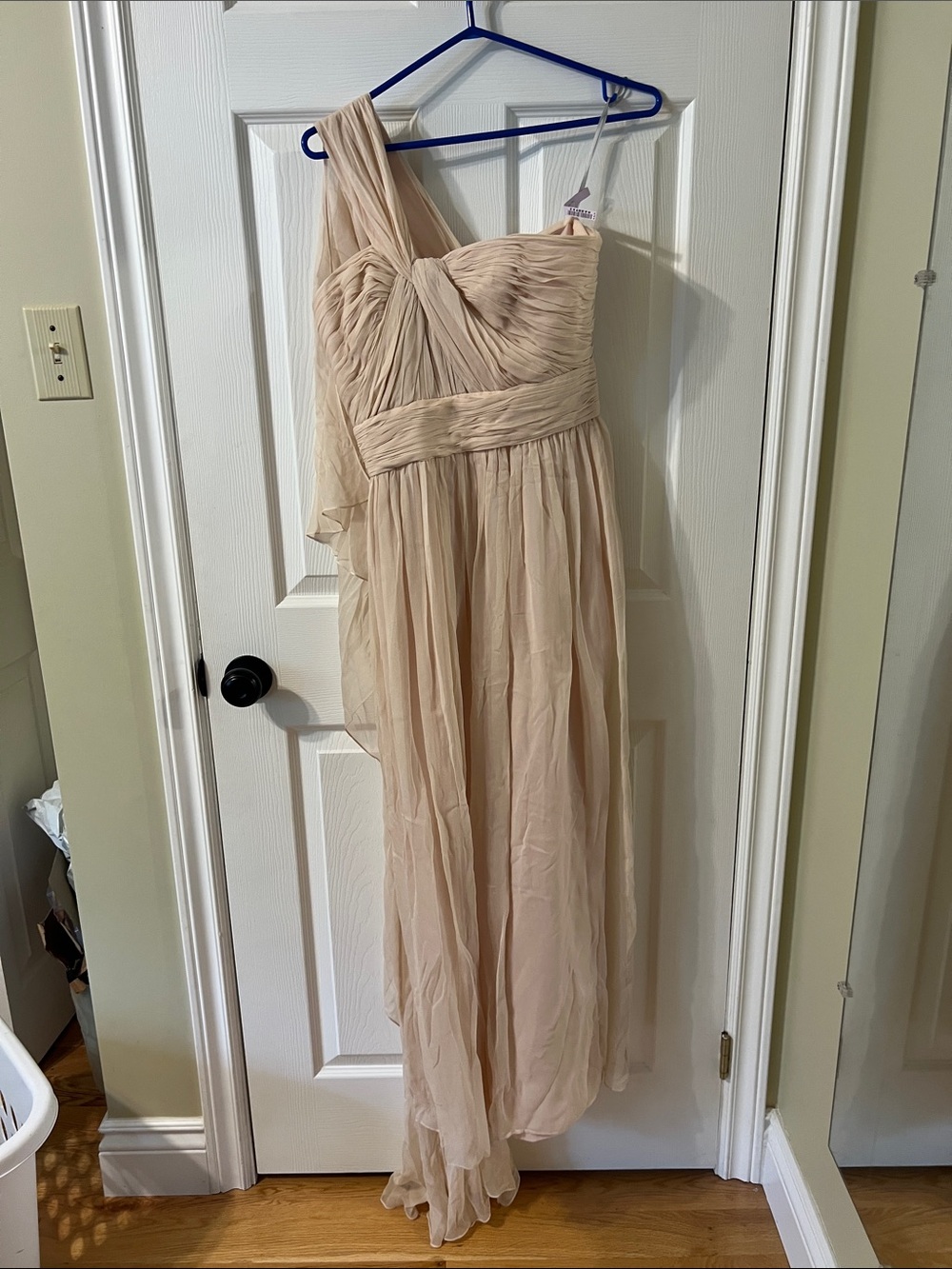 One-Shoulder Chiffon Evening Gown in Soft pink